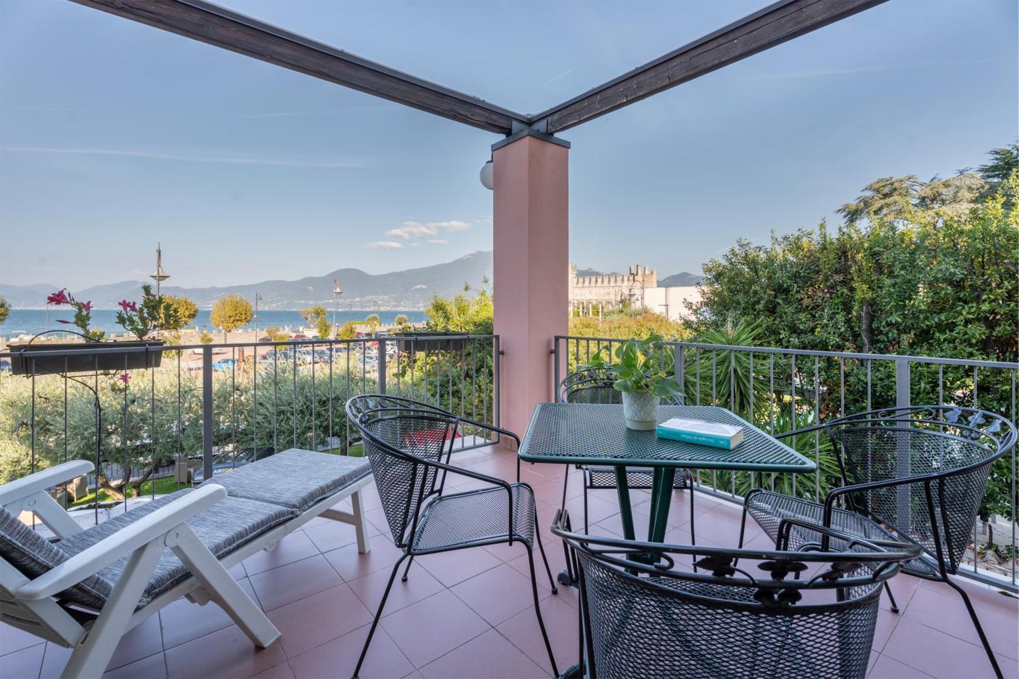 Hotel Al Castello Torri Del Benaco Extérieur photo