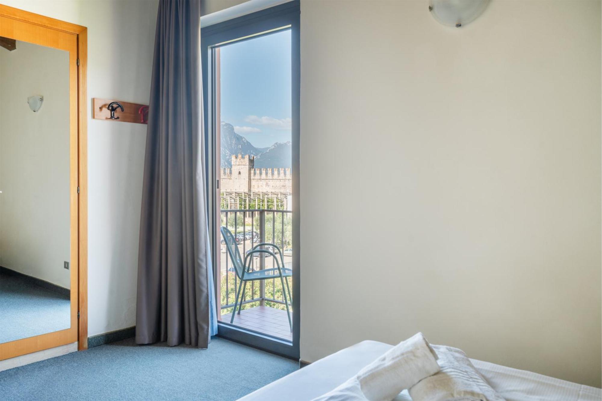 Hotel Al Castello Torri Del Benaco Extérieur photo