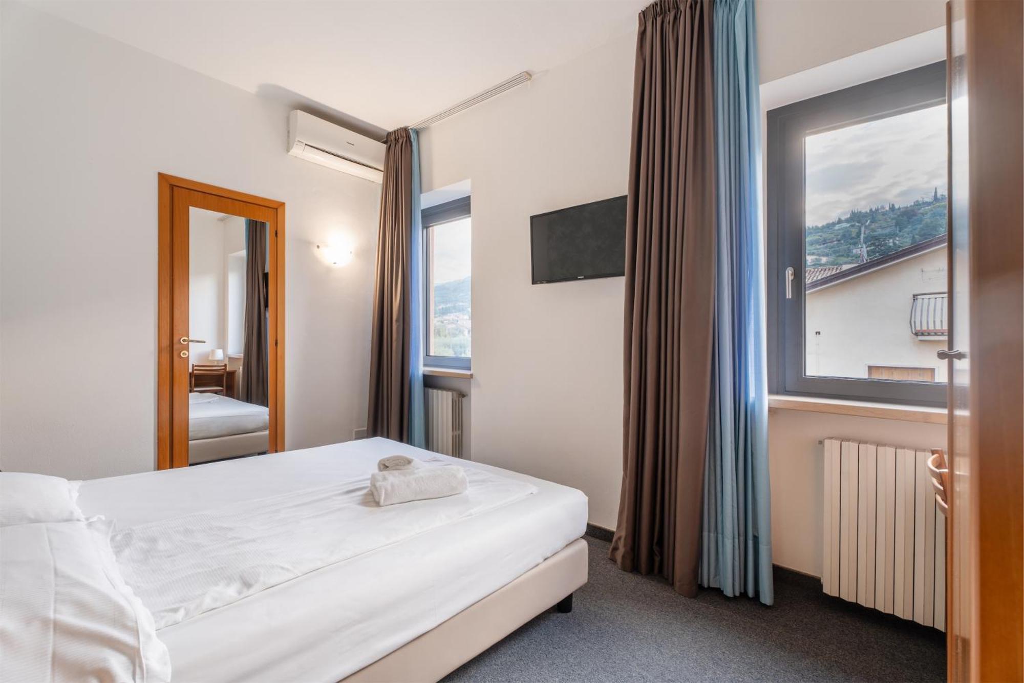 Hotel Al Castello Torri Del Benaco Extérieur photo